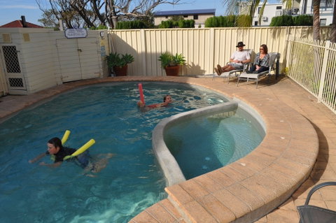 Mollymook Surfbeach Motel And Apartments - Dalby Accommodation 1