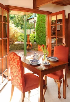 Mary Card's Coach House - Dalby Accommodation 6