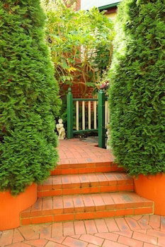 Mary Card's Coach House - Dalby Accommodation 2