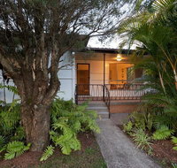 Ron's Beach House - Dalby Accommodation