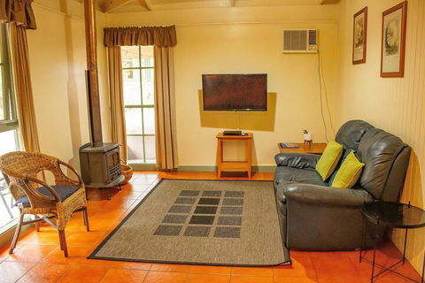 Kalimna Woods Cottages - Dalby Accommodation 7