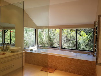 Jarrah Grove Forest Retreat - Adults Only - Dalby Accommodation 1