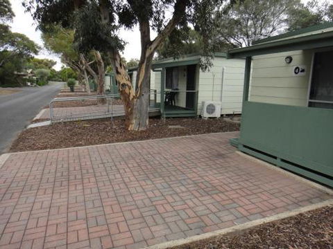Lake Albert Caravan Park - Dalby Accommodation 5
