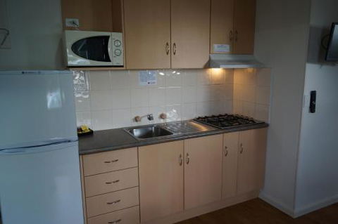 Lake Albert Caravan Park - Dalby Accommodation 6