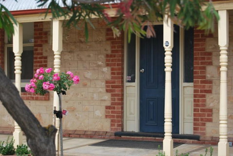 Jacaranda Cottage - Dalby Accommodation 3