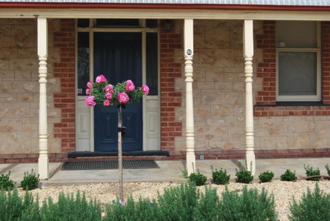 Jacaranda Cottage - Dalby Accommodation 5