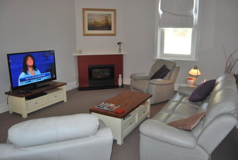 Jacaranda Cottage - Dalby Accommodation 1