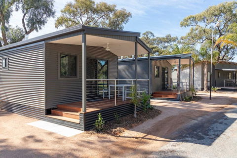 BIG4 Renmark Riverfront Holiday Park - Dalby Accommodation 1
