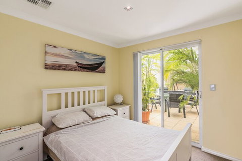Ocean Keys Cottage - Dalby Accommodation 2