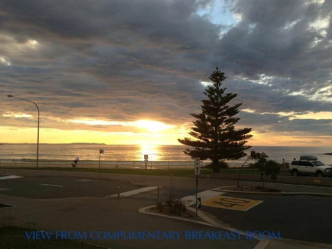 Beachhouse Mollymook - Dalby Accommodation 0