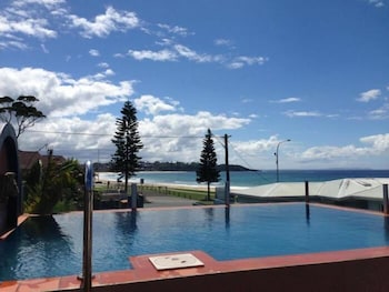 Beachhouse Mollymook - Dalby Accommodation 2