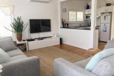 The Seaside Beachhouse Mollymook - Dalby Accommodation 5