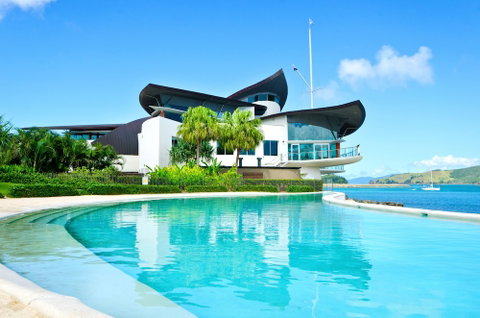 Yacht Club Villas - Dalby Accommodation 2