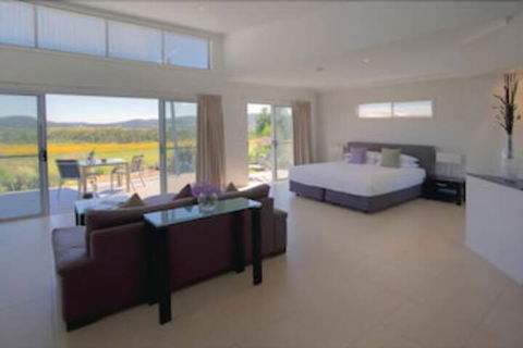 Azjure Studio Retreat - Dalby Accommodation 1