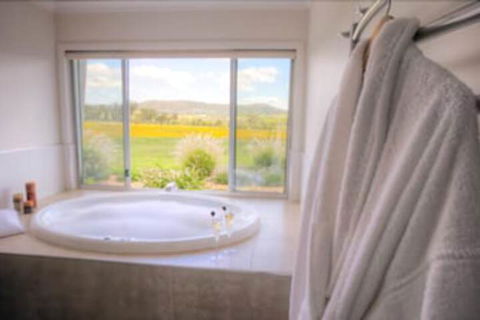 Azjure Studio Retreat - Dalby Accommodation 7