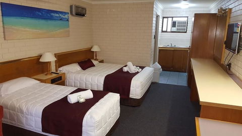 Tabourie Lake Motel - Dalby Accommodation 4