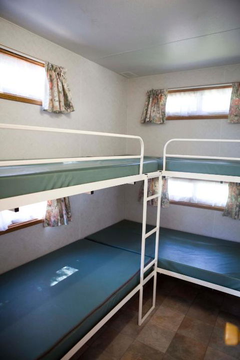 Strayleaves Caravan Park - Dalby Accommodation 6