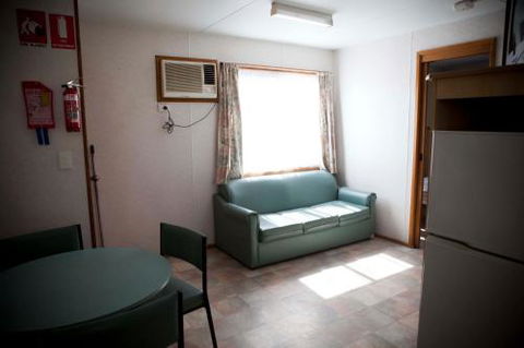 Strayleaves Caravan Park - Dalby Accommodation 3
