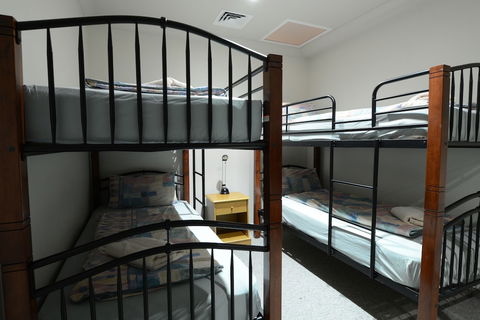 Falls Creek Country Club - Dalby Accommodation 6