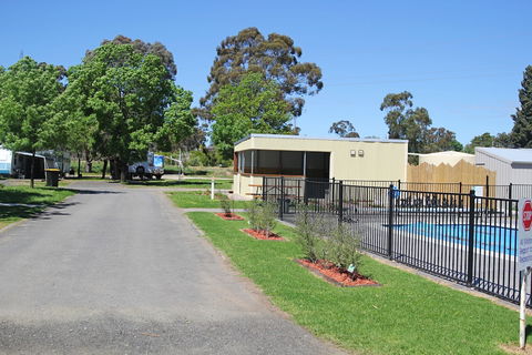 Avondel Caravan Park - Dalby Accommodation 0