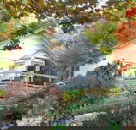 Woolrich Historic Garden Cottage - Dalby Accommodation