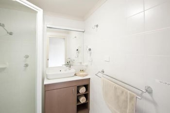Mollymook Cove Apartments - Dalby Accommodation 6