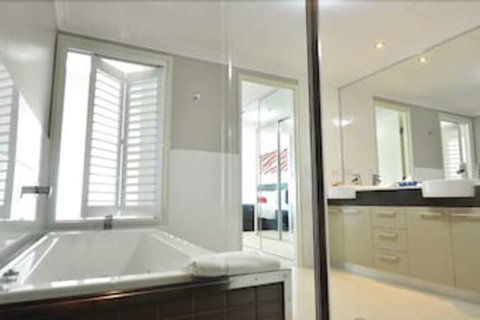 C2 Esplanade Serviced Apartments - Dalby Accommodation 2
