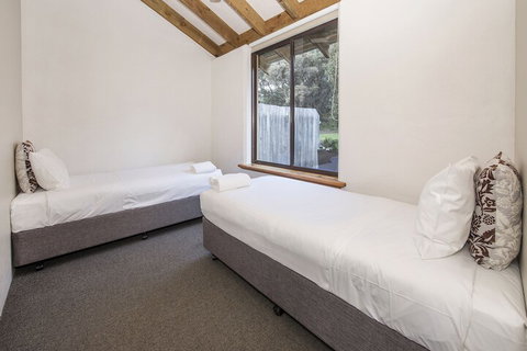 Chandlers Smiths Beach Villas - Dalby Accommodation 2