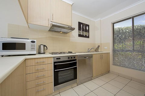 Accommodate Canberra - Kingston Court - Dalby Accommodation 2