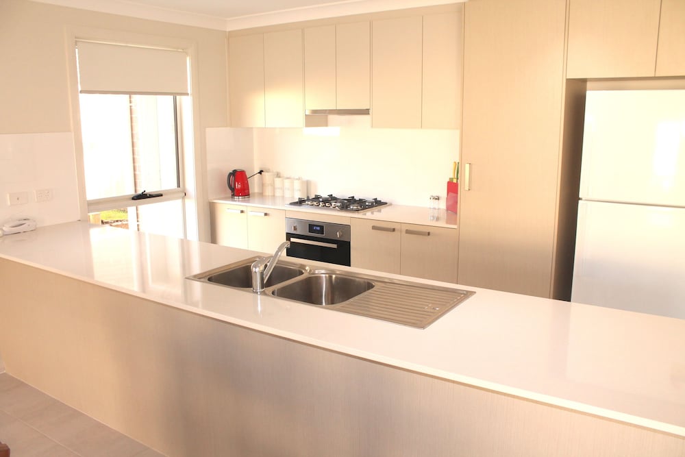 West Hoxton NSW Dalby Accommodation