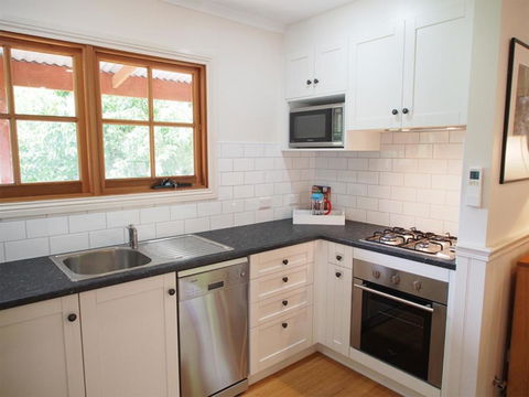 Tahara Cottage - Dalby Accommodation 2