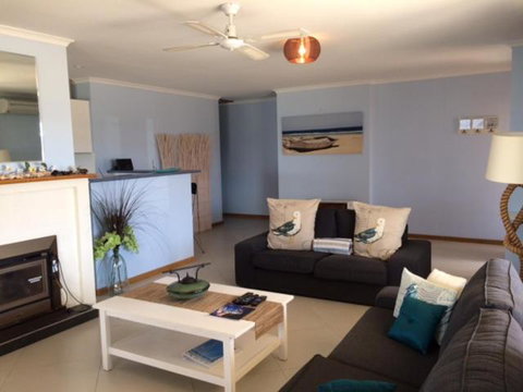 Salty Air Apartments Kingscote Kangaroo Island - Dalby Accommodation 5