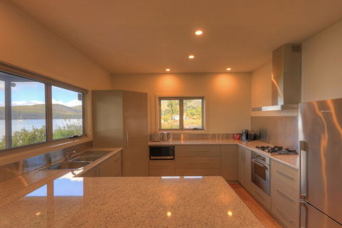 Fairwinds - Essentially Tas - Dalby Accommodation 4