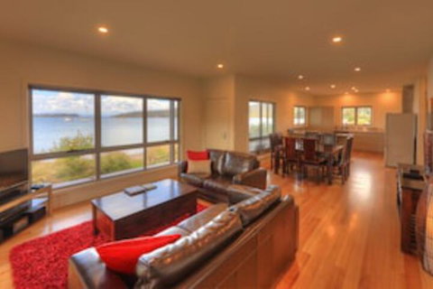 Fairwinds - Essentially Tas - Dalby Accommodation 0