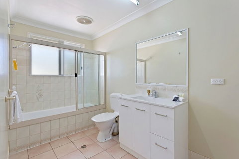 Clifford Park Holiday Motor Inn - Dalby Accommodation 3