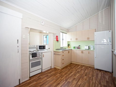 CBD Holiday Home - Dalby Accommodation 4
