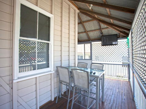 CBD Holiday Home - Dalby Accommodation 3