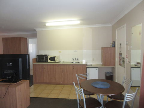 Riviera On Ruthven Motel - Dalby Accommodation 5