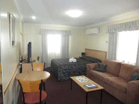 Riviera On Ruthven Motel - Dalby Accommodation 3