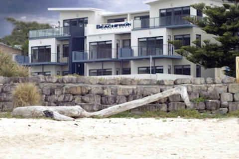 Mollymook Beachfront Executive Apartment - Dalby Accommodation 7