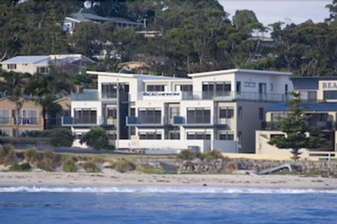 Mollymook Beachfront Executive Apartment - Dalby Accommodation 5