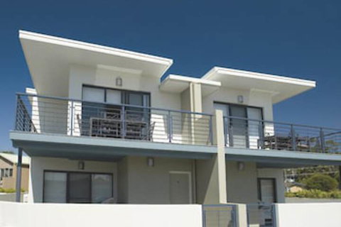 Mollymook Beachfront Executive Apartment - Dalby Accommodation 3