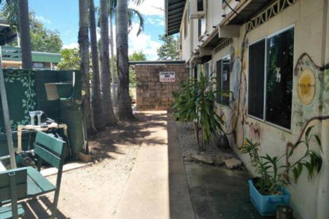 Palm Court Backpackers - Dalby Accommodation 2