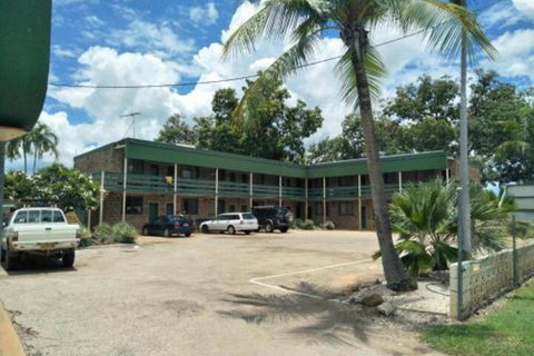 Palm Court Backpackers - Dalby Accommodation 0