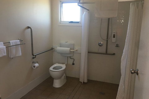 Jervis Bay Holiday Cabins - Dalby Accommodation 6