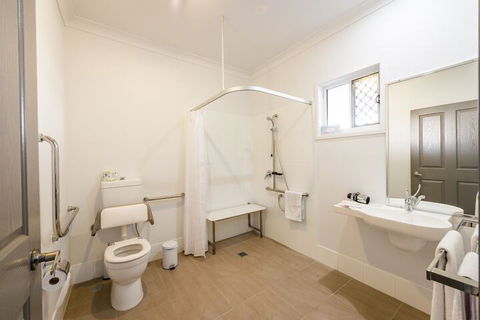 Athena Motel Apartments - Dalby Accommodation 2