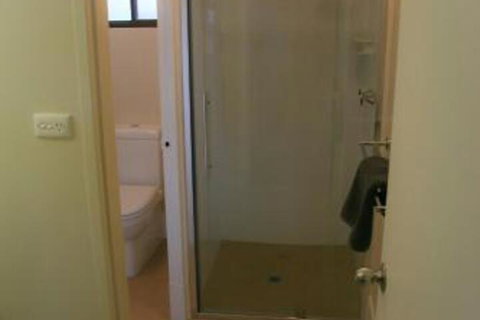 Unit1 Graydon Lodge - Dalby Accommodation 2