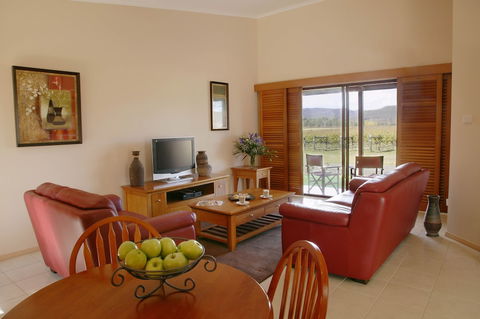 Nightingale Luxury Villas - Dalby Accommodation 4