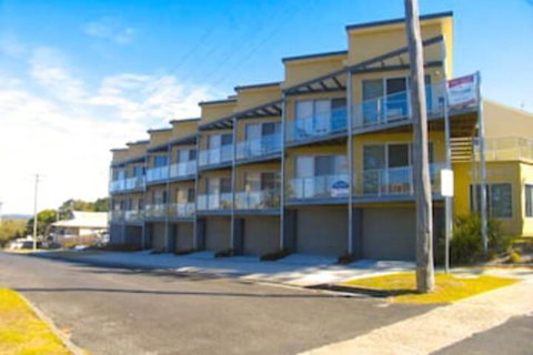 Seaspray Apartments - Dalby Accommodation 0