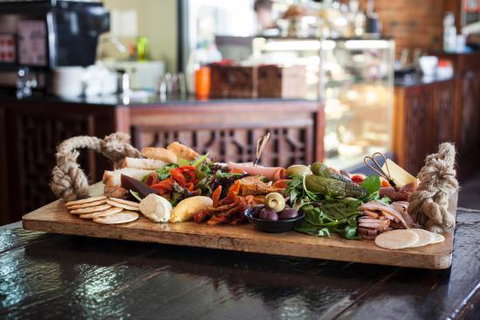 Uneke Lounge - Dalby Accommodation 0